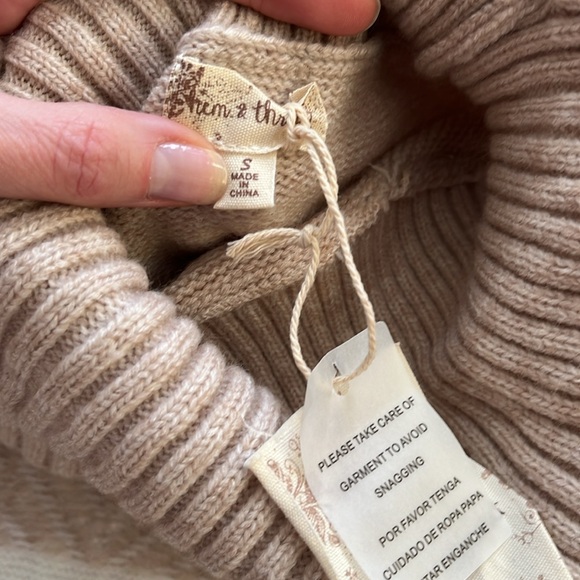 Hem & Thread turtleneck sweater NWT SMALL - Picture 4 of 6